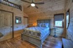 Whisky Creek Retreat - Upper queen bedroom
